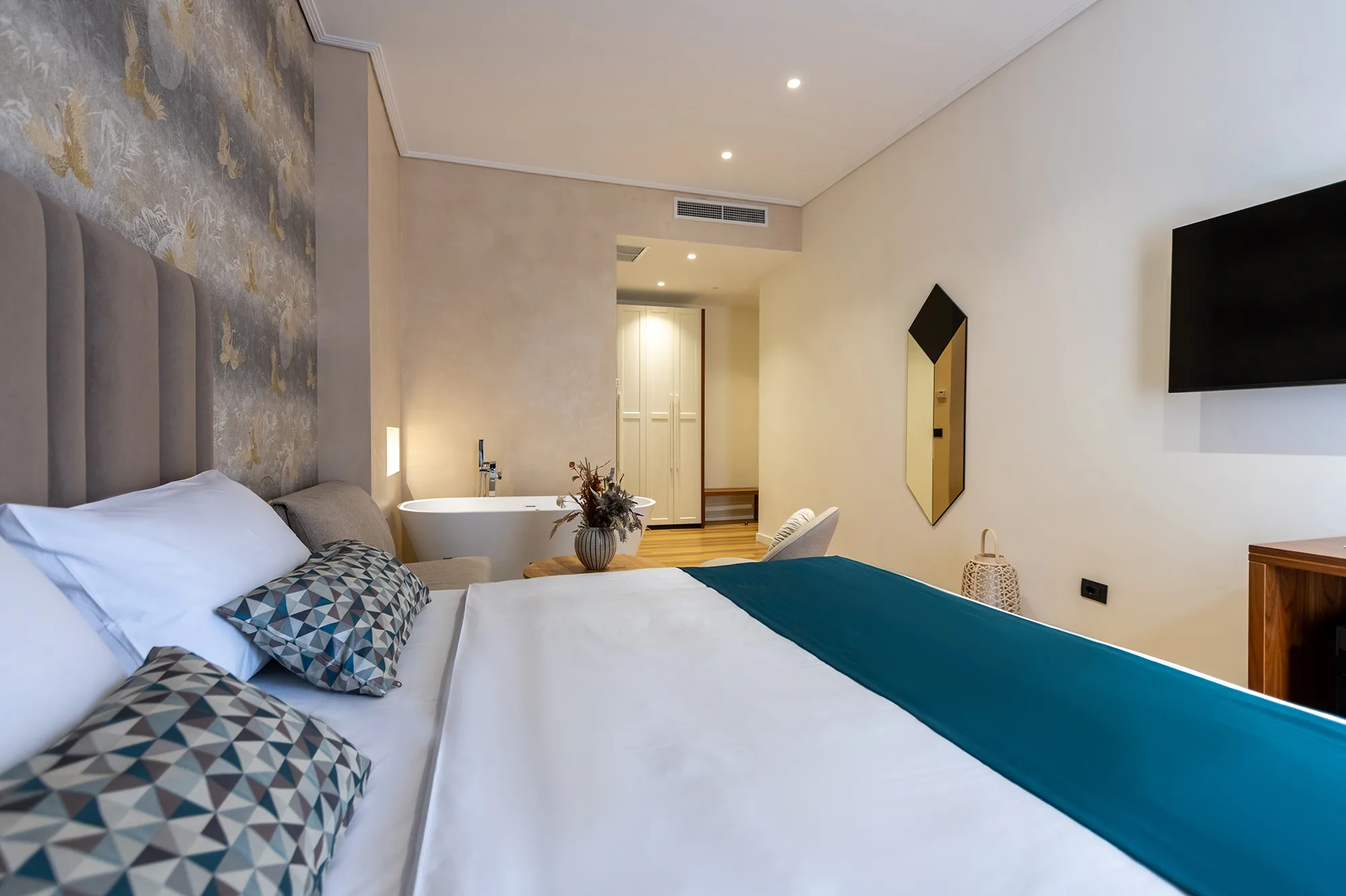 Deluxe Double Room with Bathtub